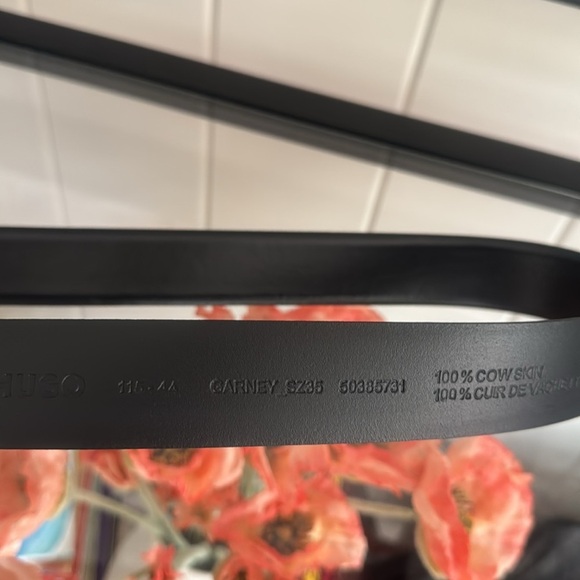 NEW HUGO Black Cow Skin Leather Garney Gun Metal Buckle Belt 44” 115 cm - Picture 3 of 4